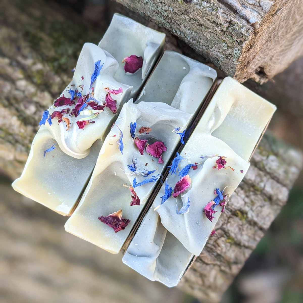 Coffret cadeau écologique de six savons artisanaux biologiques