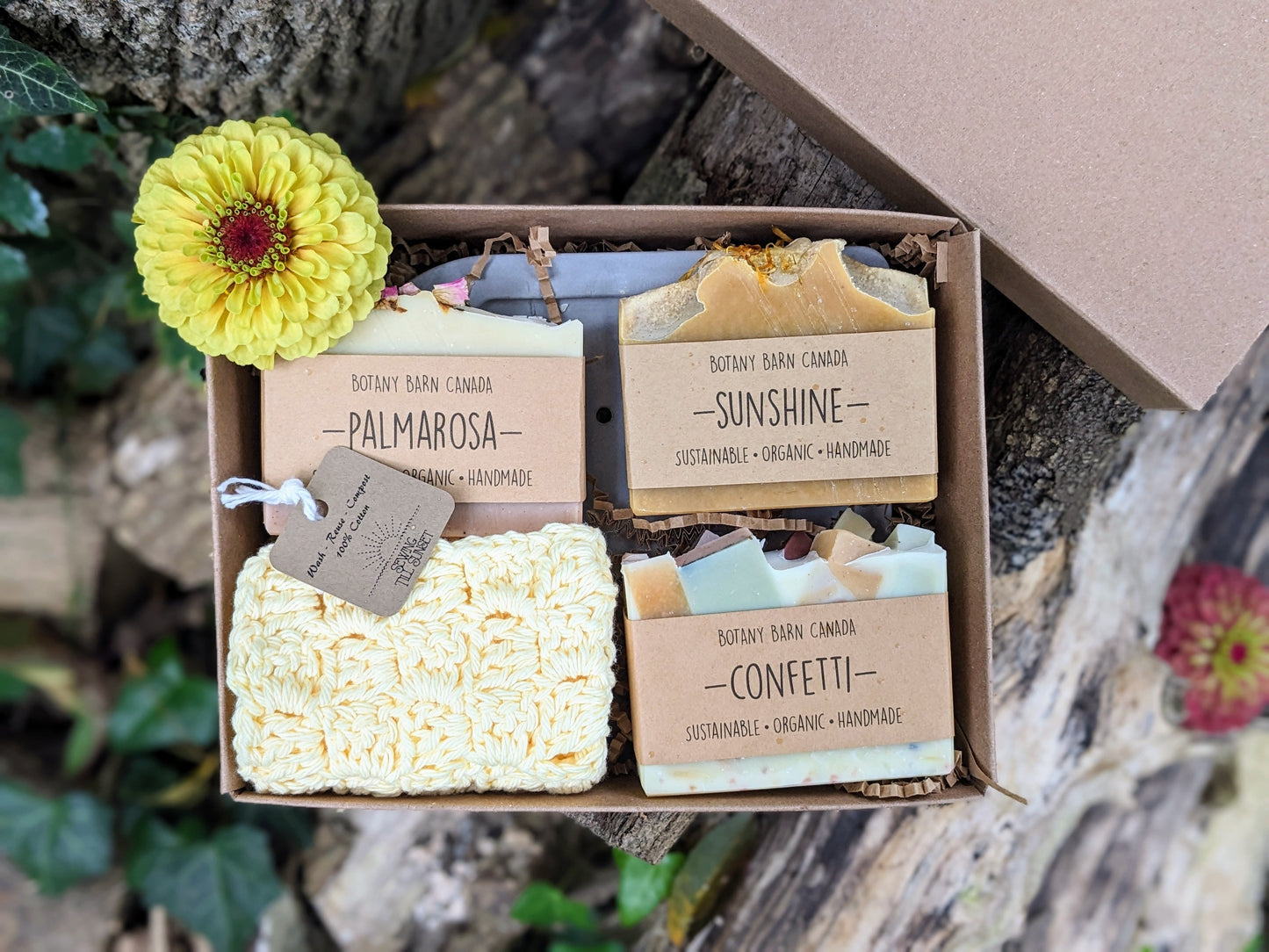Regalo ecológico con jabones artesanales naturales y toallita de ganchillo, jabonera ecológica
