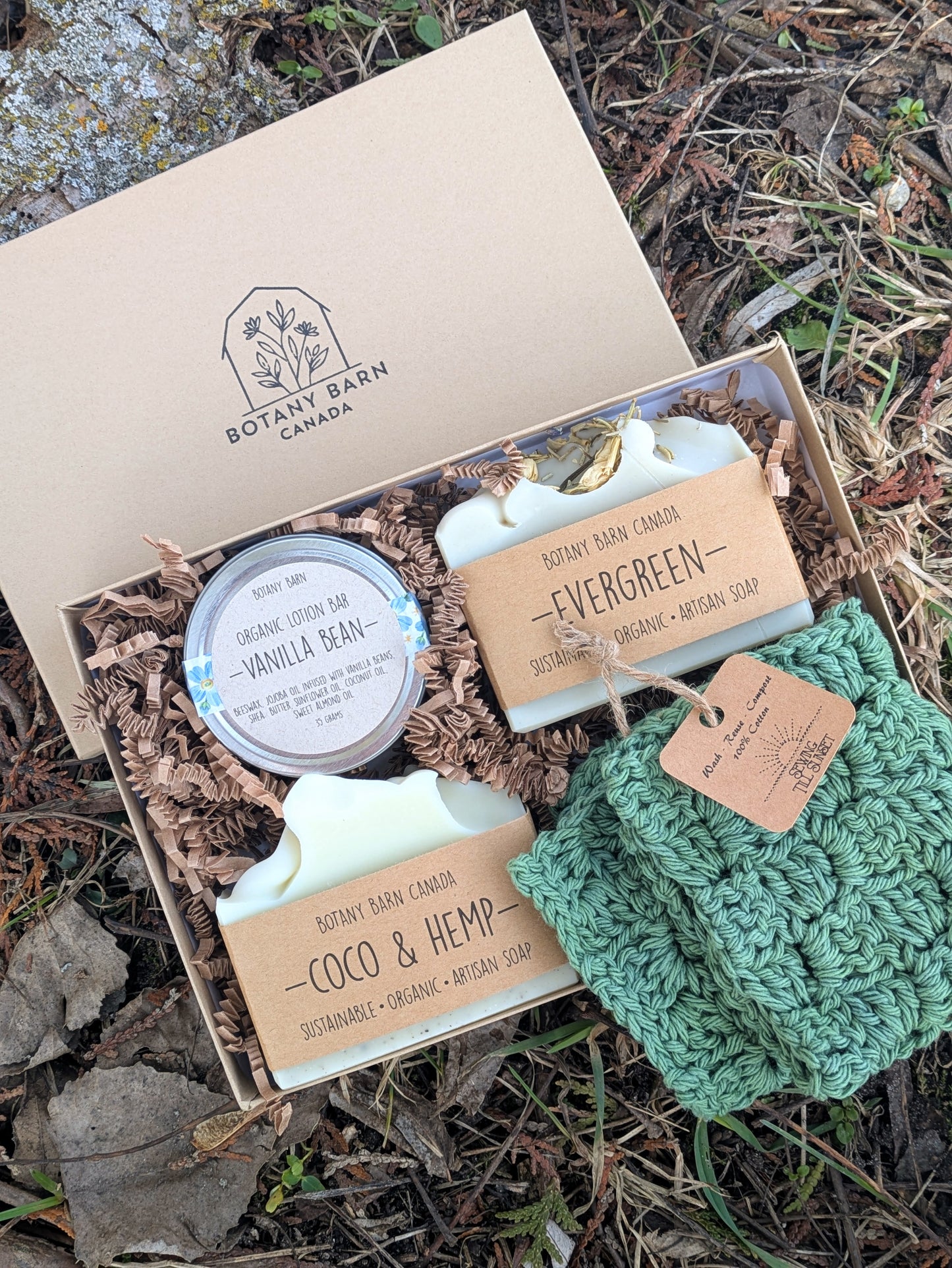 Coffret cadeau écologique avec savon biologique fait à la main, barre de lotion et gant de toilette vert