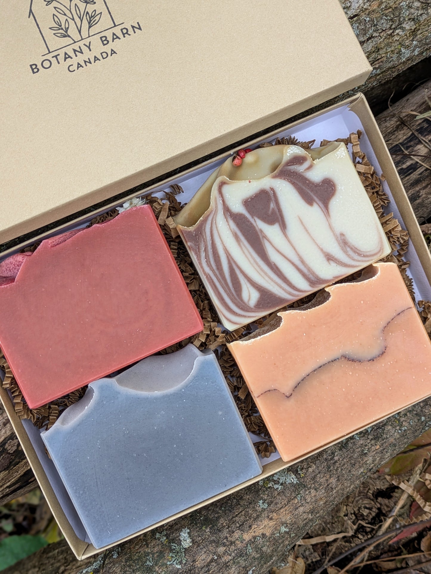 Colección de jabones navideños: cuatro jabones de aceites esenciales orgánicos. Regalo de Navidad ecológico