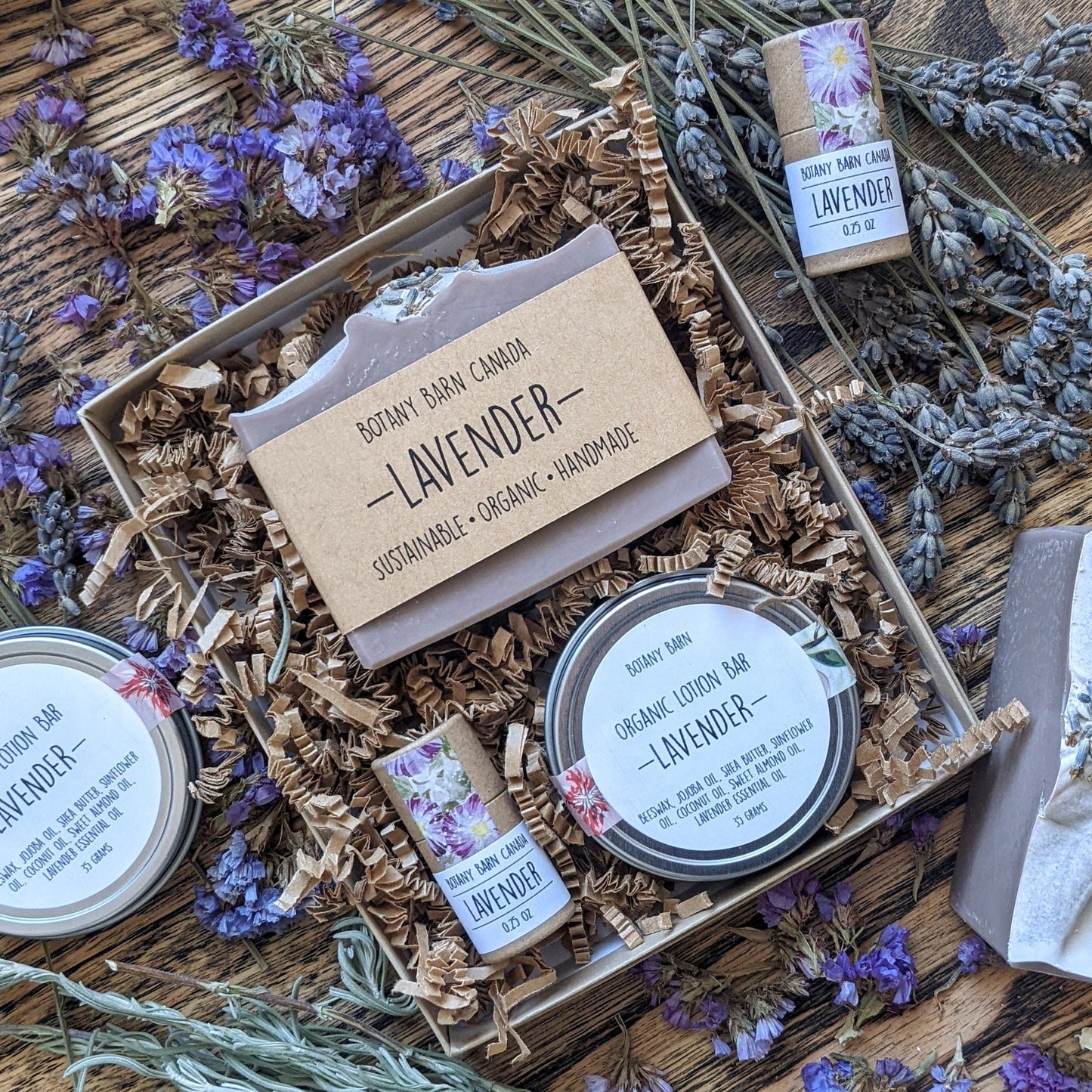 Coffret cadeau de soins personnels pour amoureux de la lavande avec savon artisanal, baume à lèvres écologique et barre de lotion biologique