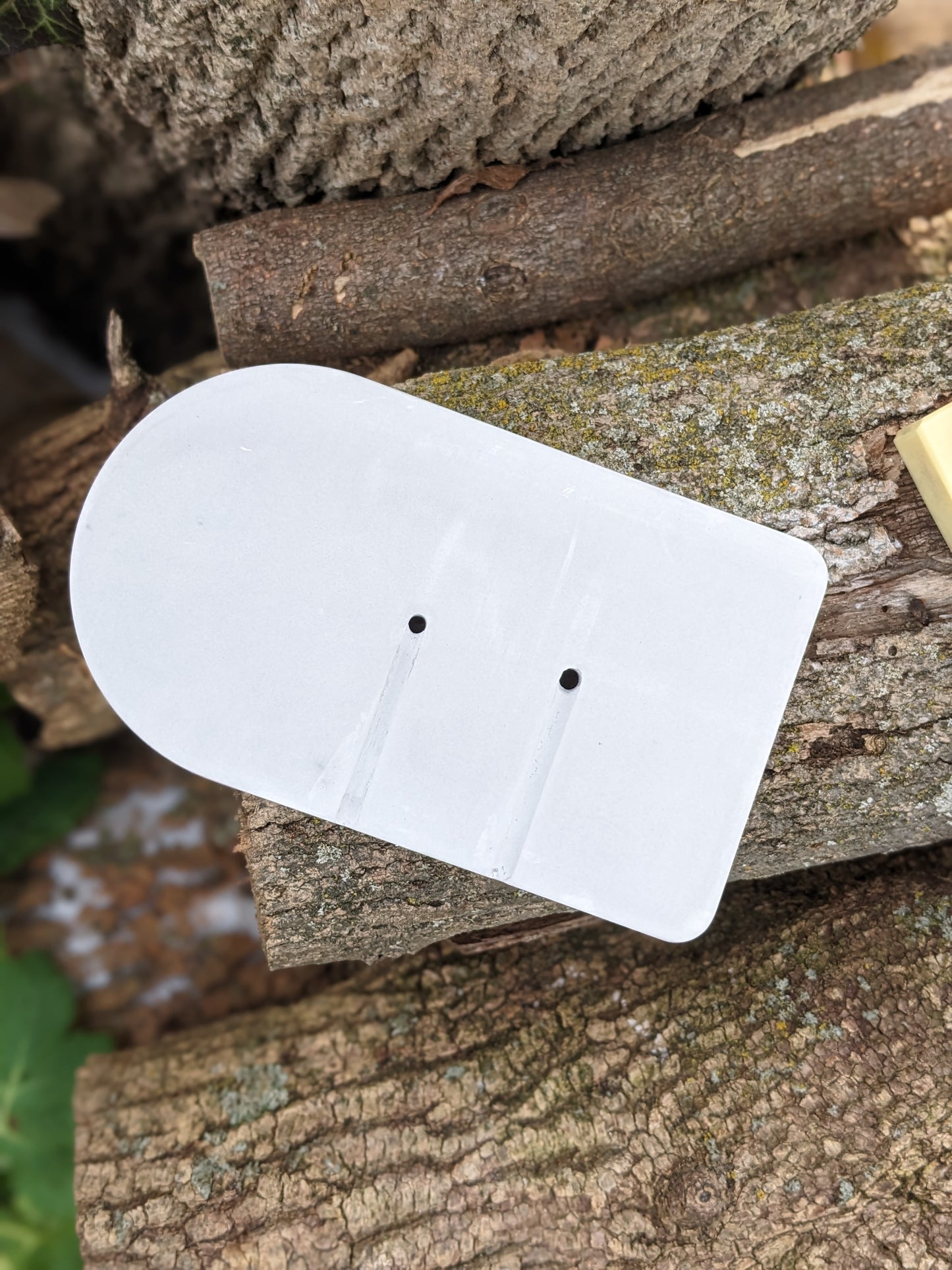 Self-drying soap dish