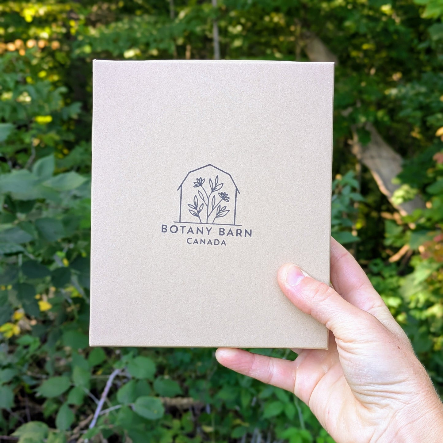 Coffret cadeau pour le visage avec deux mini savons, un baume à lèvres écologique et un gommage au crochet