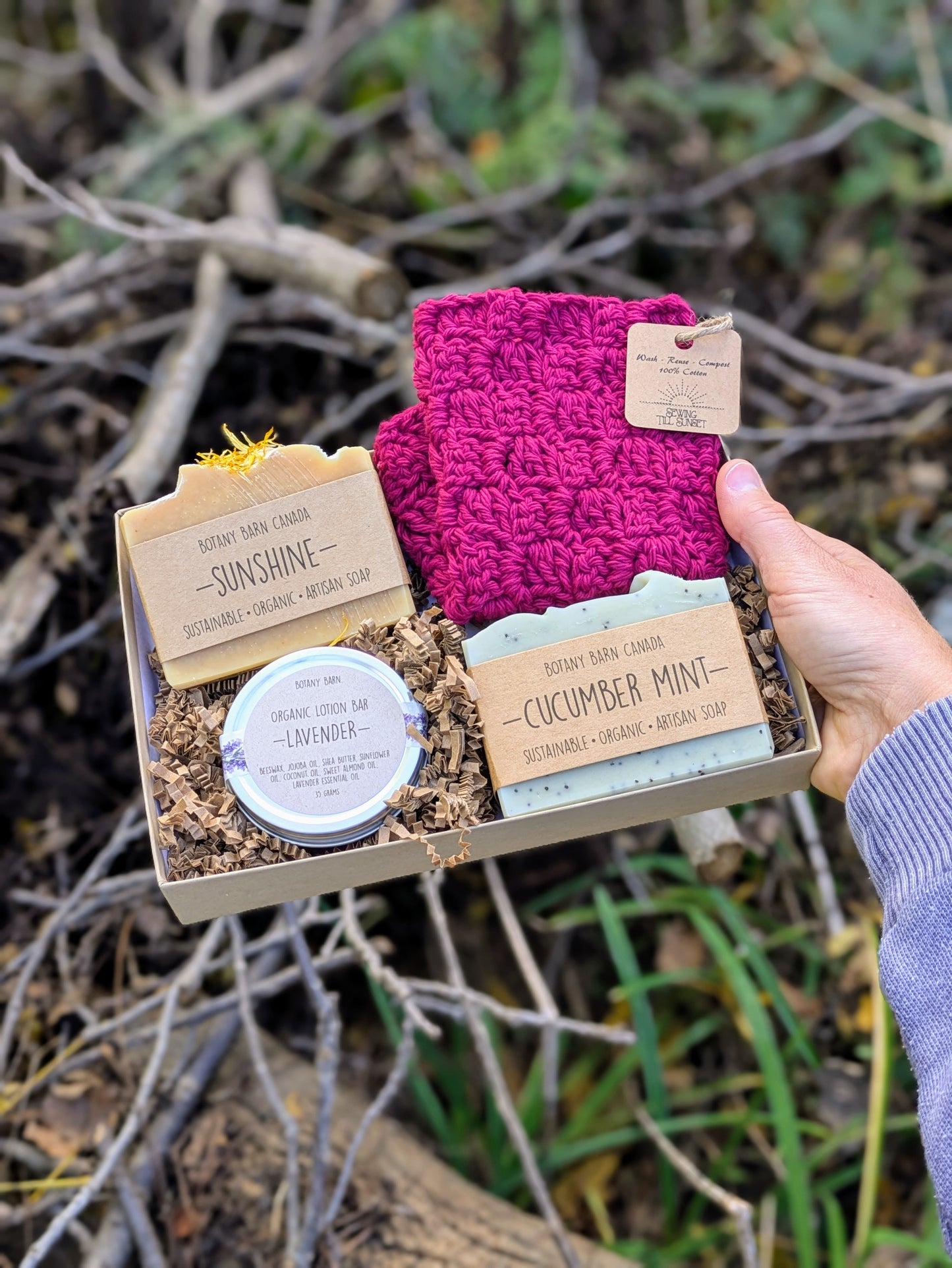 Coffret cadeau spa avec savon biologique fait main, barre de lotion et gant de toilette bleu
